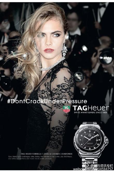 卡拉·迪瓦伊 #Cara Delevigne#是2012伦敦时装周上最亮眼模特新人，她为整个伦敦时装周上最具重量级的大牌Burberry Prorsum走了开场和闭场。Cara长相清新甜美，五官好像俏皮小猫，她带有一丝天生的摇滚酷范儿，混合了复古名媛的感觉。2011年年仅18岁的Cara就成为Burberry Prorsum2011春夏广告新面孔。