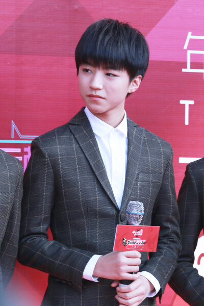 TFBOYS王俊凯 2015.04.13 第15届音乐风云榜年度盛典红毯现场。