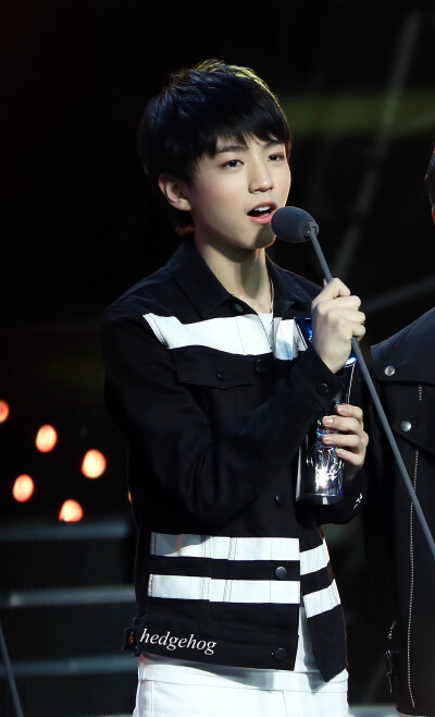 TFBOYS王俊凯 2015.04.11 第三届音悦V榜年度盛典表演现场。