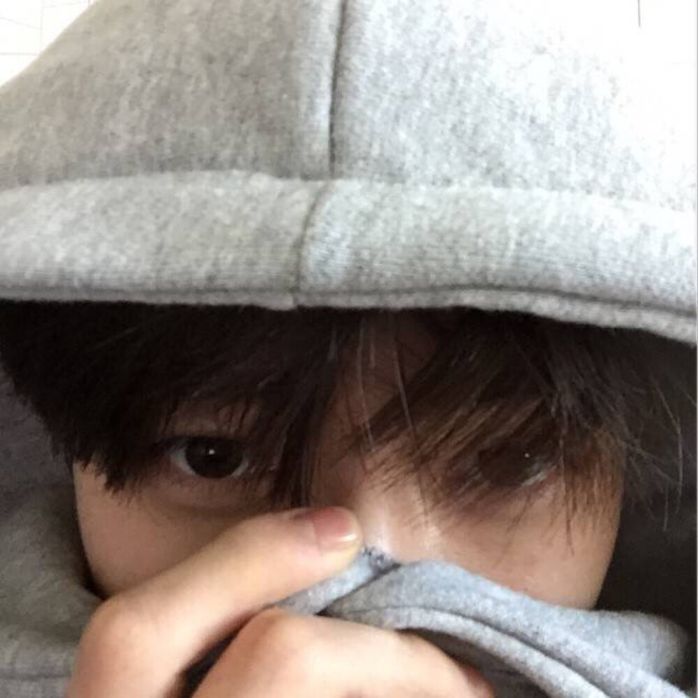 150504 #吴世勋# INS更新2 请正视我的双眼…看着…看着我…说…你给我说清楚…你到底…爱不爱我…回答我 ！！！！