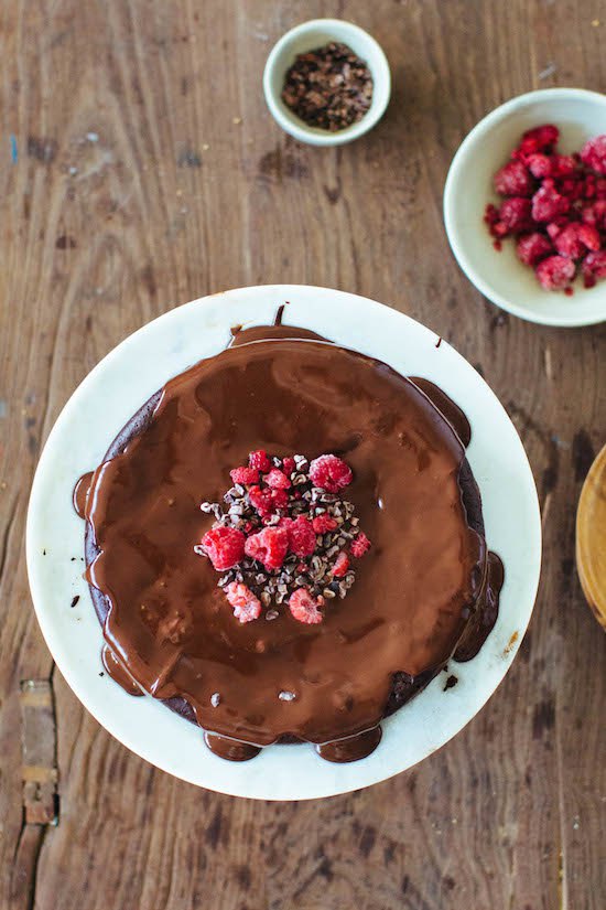 MELT-IN-YOUR-MOUTH FLOURLESS CHOCOLATE CAKE