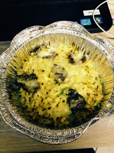 外卖的咖喱焗饭，盒子是一朵花的形状