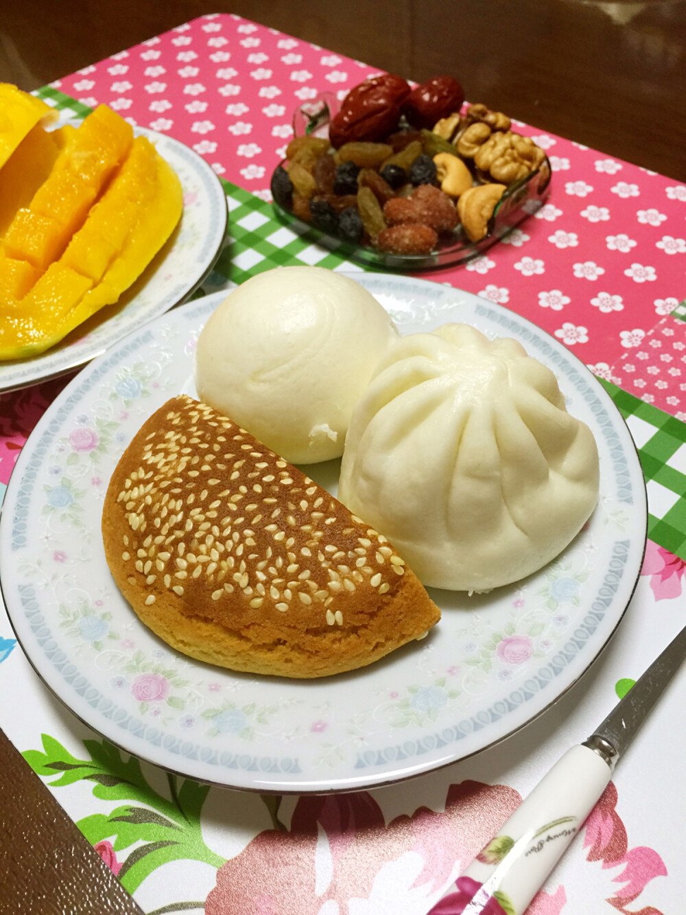 【迷你香菇菜包+迷你粒粒豆沙包+太谷饼】