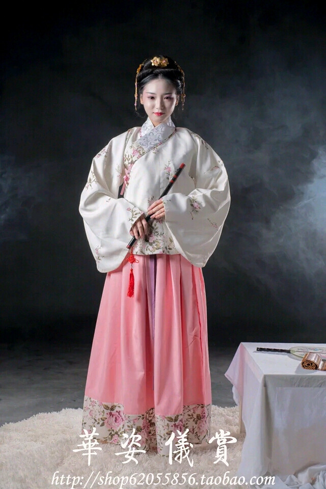 【粉年】汉服女装春秋款 汉服袄裙http://a.m.taobao.com/i43473316781.htm?ttid=701443@taobao_android_5.2.7