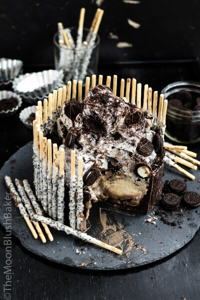 COOKIES AND CREAM INSANITY CAKE