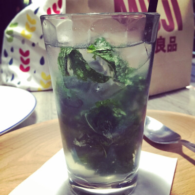 一个叶子耷拉的mojito