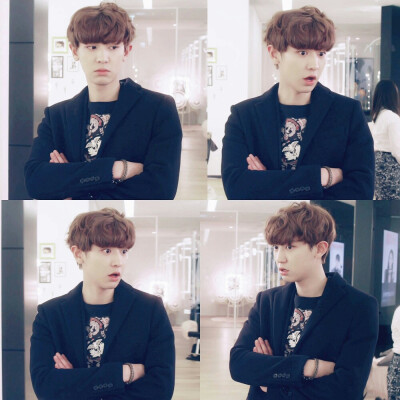  [EXO]#长寿商会朴灿烈# #灿烈chanyeol# [CAP]&amp;lt;我的邻居是EXO&amp;gt;ep09 截图自修9P。伸长脖子的样子太可爱了QUQ...首页还有没睡的吗..没睡的看五六两张图快点睡觉哦~晚安[爱你][爱你]