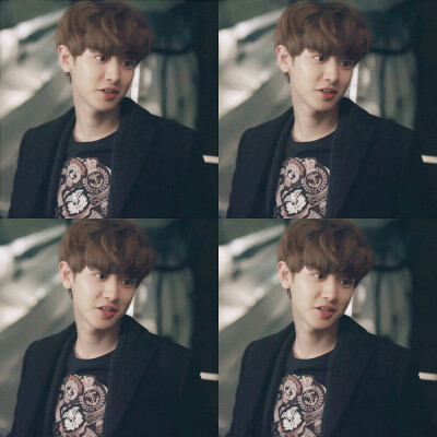  [EXO]#长寿商会朴灿烈# #灿烈chanyeol# [CAP]&amp;lt;我的邻居是EXO&amp;gt;ep09 截图自修9P。伸长脖子的样子太可爱了QUQ...首页还有没睡的吗..没睡的看五六两张图快点睡觉哦~晚安[爱你][爱你]