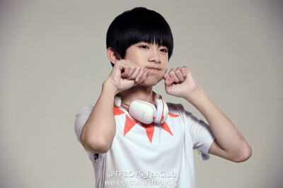 TFBOYS易烊千玺 卖萌 芬达广告拍摄