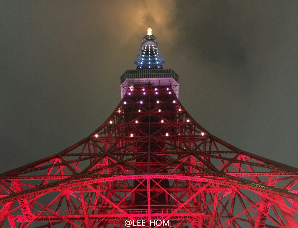 tokyo tower 东京塔 夜景 在塔下吹吹风 cr:logo 不妥删