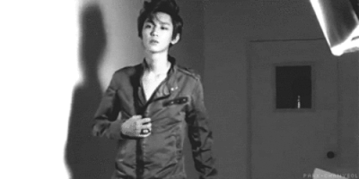 #朴灿烈#分享一位喜欢用领口玩火的boy