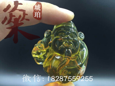 缅甸琥珀 燊琥珀 金蓝财神 欢喜可爱 萌萌哒 尺寸51.5*46*22.5mm 重22.6g 珀体干净 有冰片 隐藏在雕工下 背面表皮有小冰片 欢迎微信来询