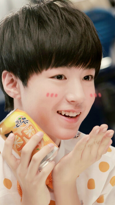 #王俊凯##tfboys王俊凯##tfboys#芬达广告饭修cr：一个高冷群的王凯瑞