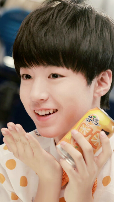 #王俊凯##tfboys王俊凯##tfboys#芬达广告饭修cr：一个高冷群的王凯瑞