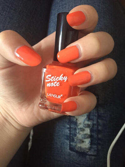 感觉没有怎么看到美甲的东东…到了夏天，指甲也是整个人的点睛之笔，还有爱穿凉鞋的美眉怎么能不注意脚指甲这样的细节呢！指甲也必须美美嗒！这款是兰瑟撕拉指彩，不需要卸甲油，一撕就可以掉了，换色非常方便，可以…