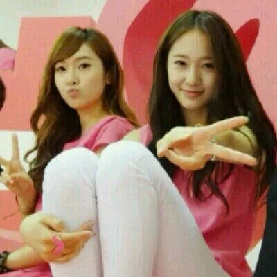 Jessica and Krystal （郑氏姐妹）