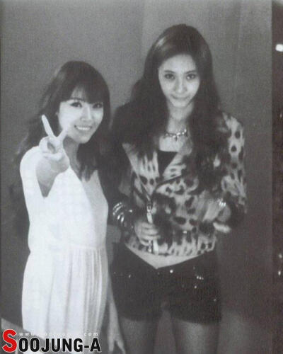 Jessica and Krystal （郑氏姐妹）