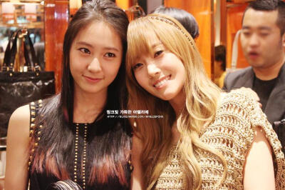 Jessica and Krystal （郑氏姐妹）