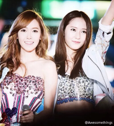 Jessica and Krystal （郑氏姐妹）