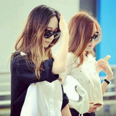 Jessica and Krystal （郑氏姐妹）