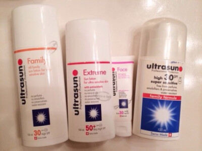 【种草。安利】Ultrasun，瑞士防晒品牌。欧系防晒的防护体系比美系更全面，Ultrasun又是欧系里使用感拔尖的。spf30使用感很好，不搓泥不泛白不拔干，不加剧出油，跟底妆搭配的很好，敏感款和抗老款都好用，痘皮也可…