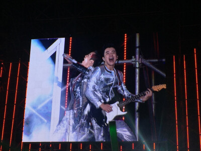 帅惨了！吴青峰+刘家凯！