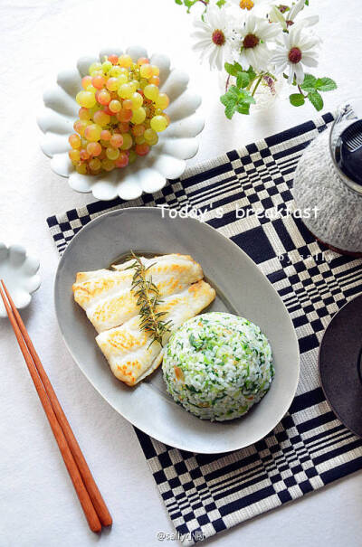 迷迭香煎龙利鱼+鹅油香葱菜饭+水晶葡萄+雪菊茶