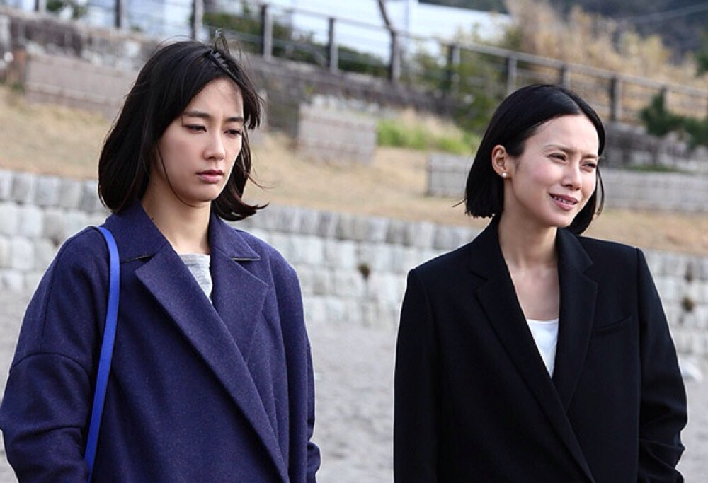 《代笔作家》中谷美纪和水川麻美，纪念我第一次的百合魂……另外，这部剧超级赞，ost简直神级！