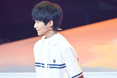 TFBOYS王源 140828 深圳年代秀 cr:ROY忆寒