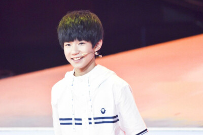 TFBOYS王源 140828 深圳年代秀 cr:ROY忆寒