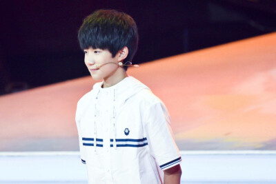 TFBOYS王源 140828 深圳年代秀 cr:ROY忆寒