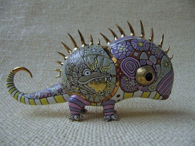 这些奇思妙想呆萌的陶瓷小动物们，是有乌克兰的两位艺术家Anya Stasenko和Siava Leontyev共同完成的！真的是可爱到爆了~~