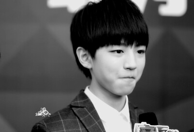 #王俊凯# #TFBOYS王俊凯# #TFBOYS# 150413音乐风云榜红毯 cr：王俊凯的宝妹