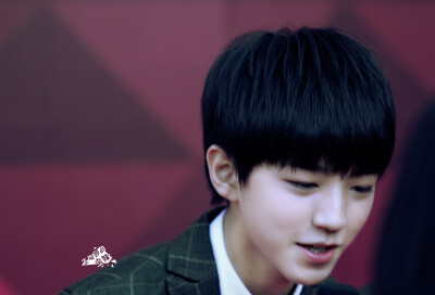 #王俊凯# #TFBOYS王俊凯# #TFBOYS# 150413音乐风云榜红毯 cr：王俊凯的宝妹