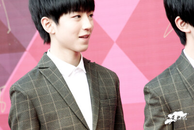 #王俊凯# #TFBOYS王俊凯# #TFBOYS# 150413音乐风云榜红毯 cr：TFBOYSHeart_星橙站