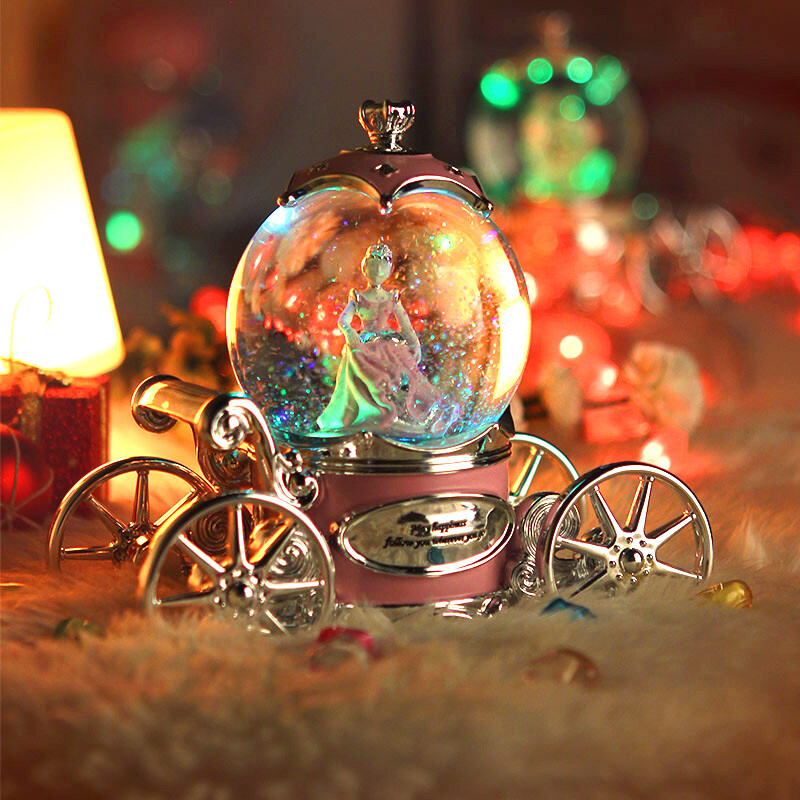 灰姑娘南瓜小马车音乐八音盒 床头摆件台灯小夜灯浪漫新结婚礼物 浪漫南瓜小马车音乐盒，创意生日礼物，送给最浪漫的她。http://item.taobao.com/item.htm?spm=2013.1.0.0.sqvIZg&amp;amp;id=45224120056