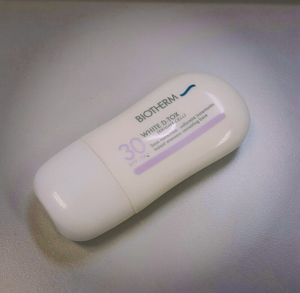 Biotherm的老款紫色隔离，在收make up forever前对它是真爱❤能很好的修正肤色。