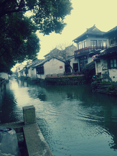 雨遇周庄