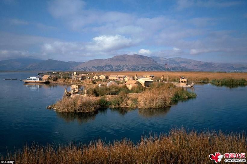 烏魯斯民族（Uros）生活在南美洲的的喀喀湖上，這裡的居民都居住在用當地特有的托托拉葦草聚集而成的浮島上，是世界上唯一“漂浮”在水面上的村莊。幾百年前，他們被好戰的阿伊馬拉人擊敗逃到湖中，以浮島為家，從此不再上岸，世代靠喝湖水、吃托托拉草根，捕魚打鳥為生。