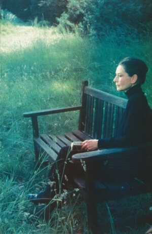 女神就算老了也是女神，内外兼修，德才兼备的气质，不是打几针玻尿酸就能弥补的