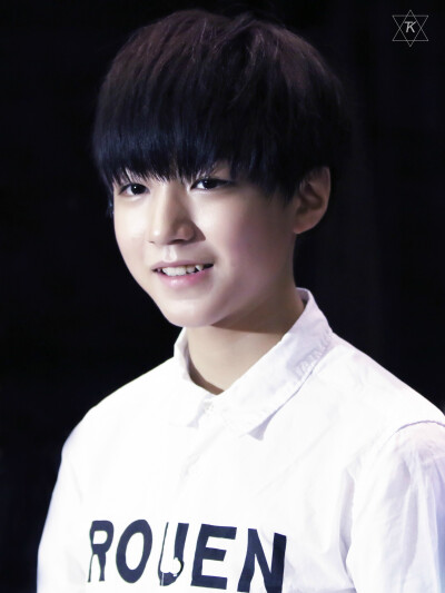 #王俊凯# #TFBOYS王俊凯# #TFBOYS# 140805上海 热力赛车采访 cr桐TongKay