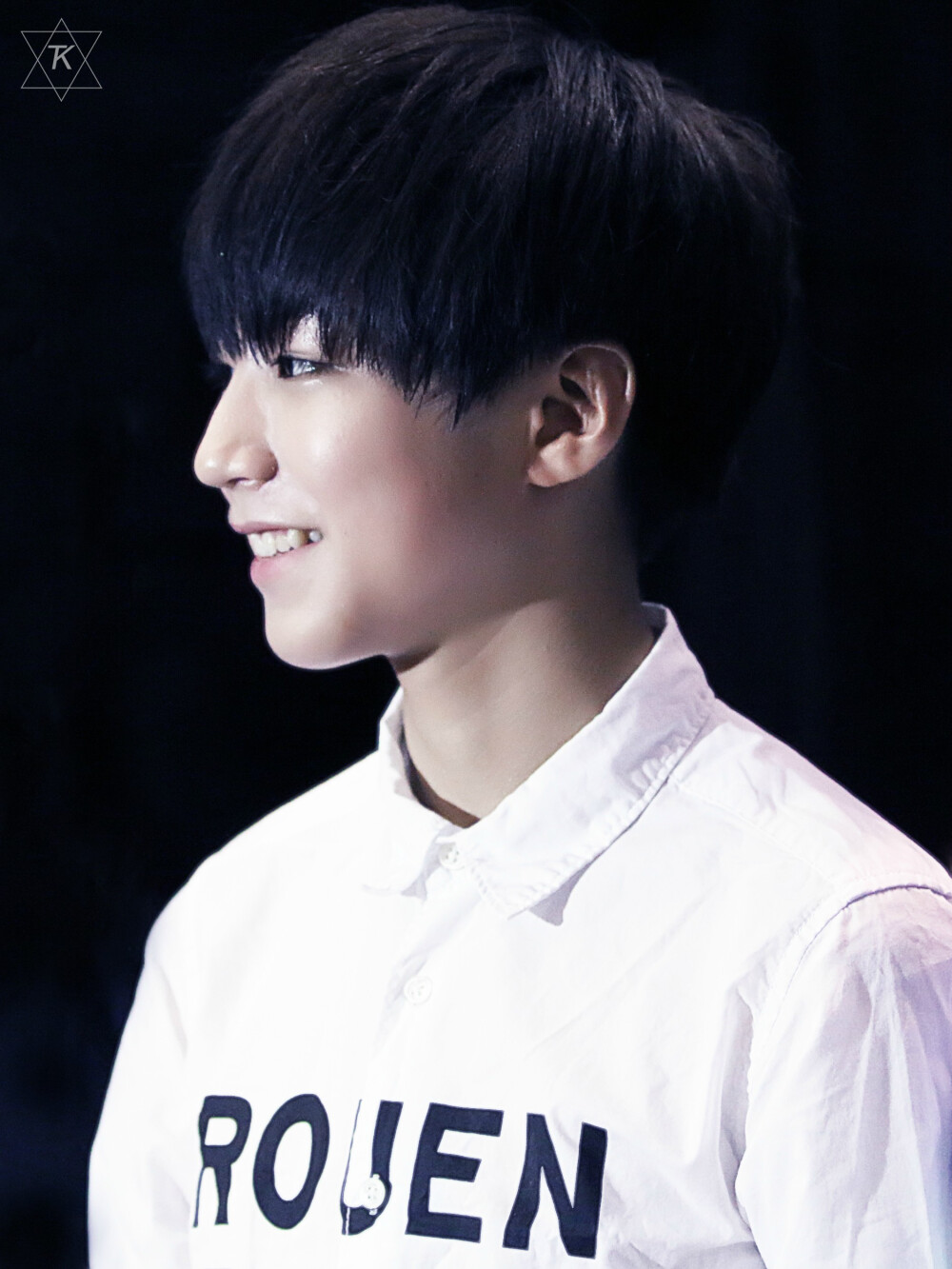 #王俊凯# #TFBOYS王俊凯# #TFBOYS# 140805上海 热力赛车采访 cr桐TongKay