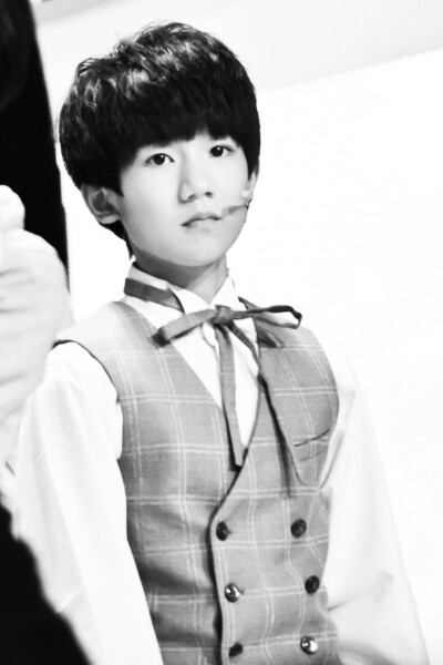 TFBOYS王源 140828 深圳年代秀 cr:ROY忆寒