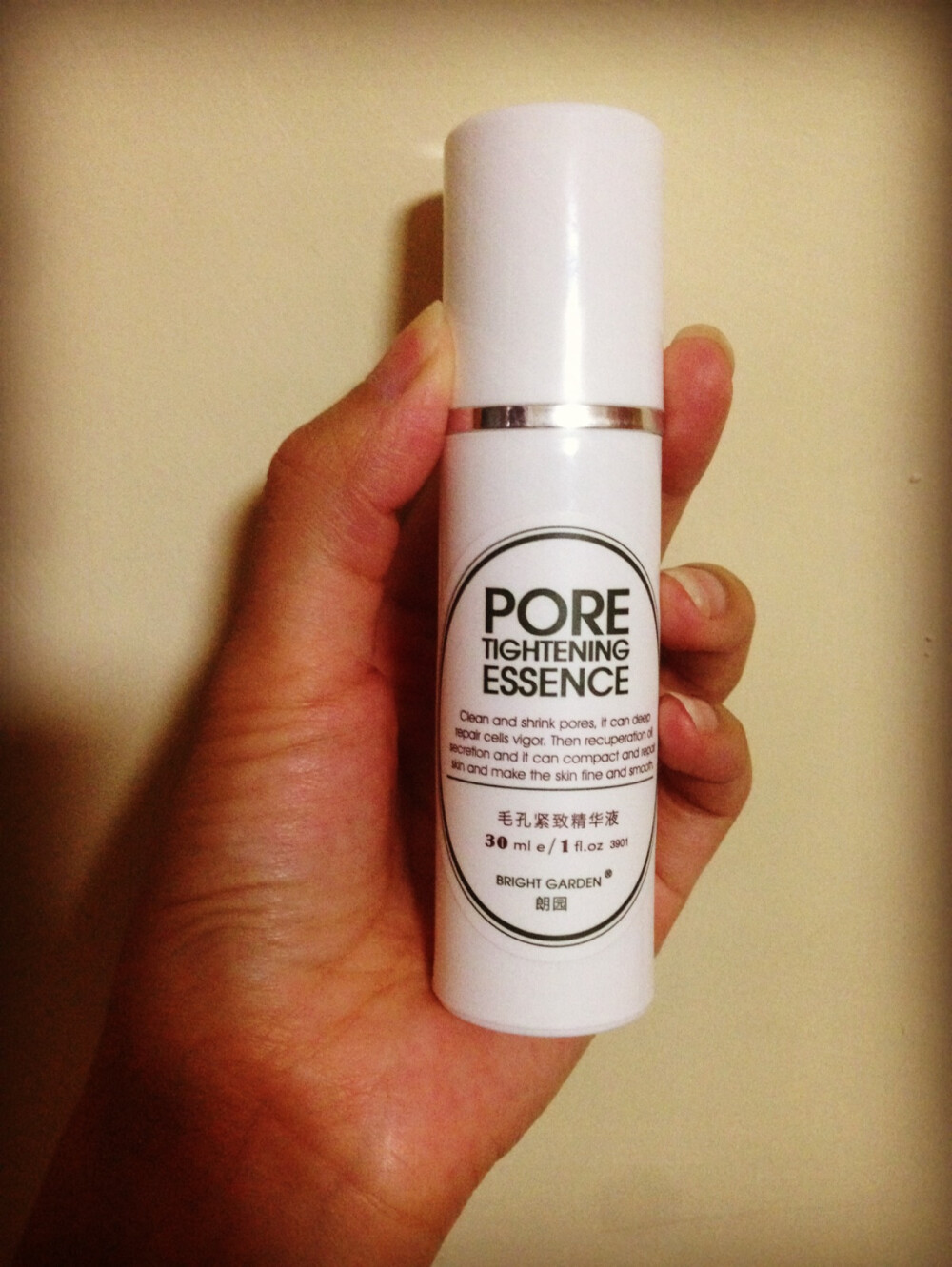 它家的祛痘精华效果真的很棒 但是用完了 没法拍照 这个收缩毛孔的 也很喜欢