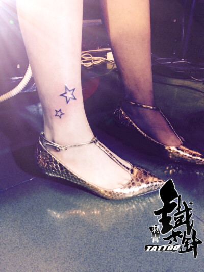 脚踝五角星英文纹身小清新女生纹身
