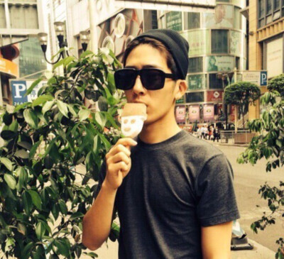 一个爱雪糕的臭小孩