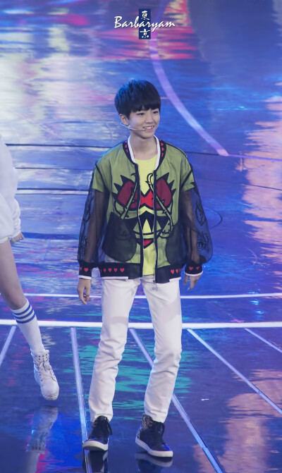 #王俊凯# #TFBOYS王俊凯# #TFBOYS# 150208北京春晚 cr 坝坝筵