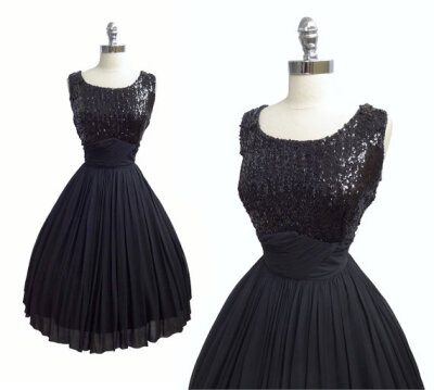 Vintage 1950s Black Sequined Chiffon Bombshell Full Skirt Cocktail Party Dress M黑色亮片复古小礼服。曦 @晨曦小径 --网址来源：https://www.etsy.com/listing/214518176/vintage-1950s-black-sequined-chiffon…