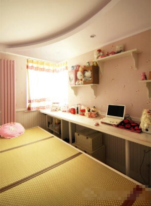 卧室的颜色看着真的是好温暖，温馨的感觉哦