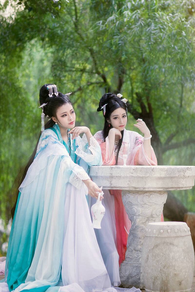 #COS##速报##三生三世十里桃花# 白浅CN：八段锦，凤九：楚贝贝 ，摄影：妖王震乙